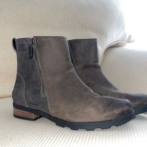SOREL Waterproof leather boots size 9.5